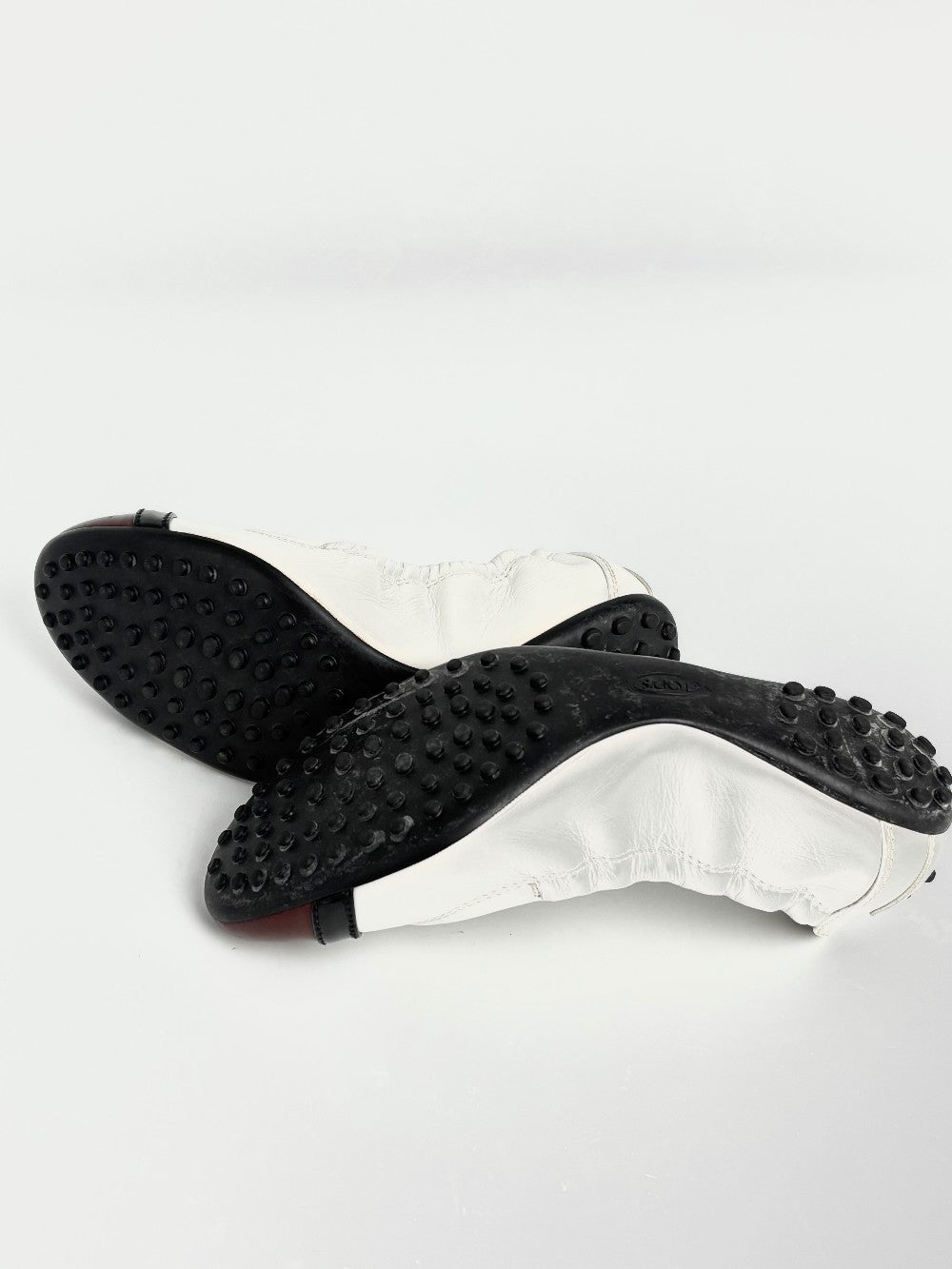 Preowned. Tods Flats White/Red. 37|12564