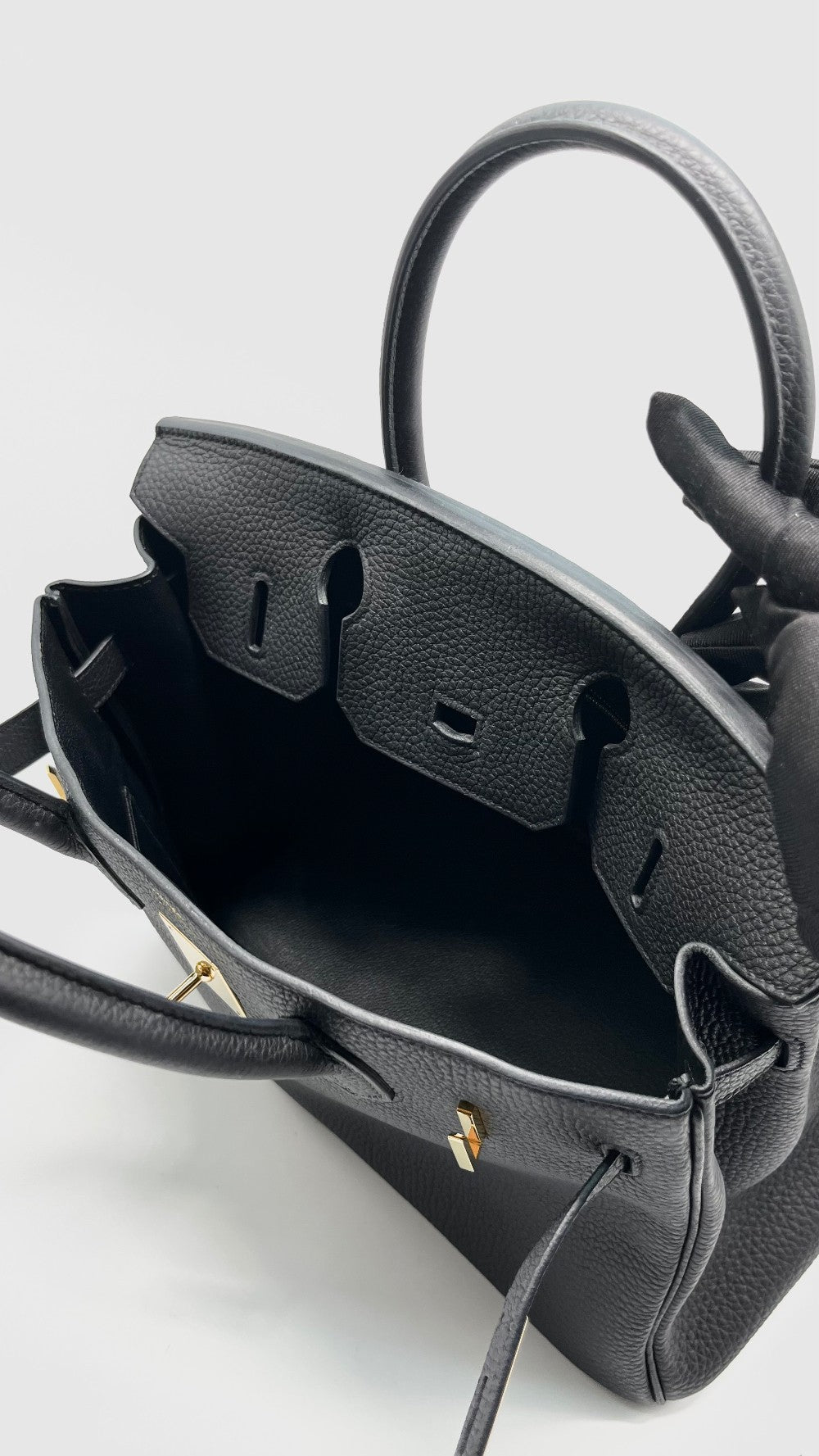 Preowned. Hermes Birkin 30 Black Togo GHW. UPY455TM|14649