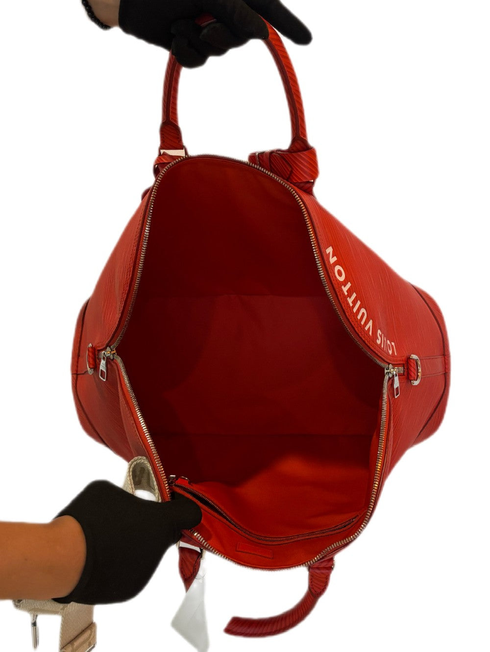 Like New. Lv Alma Epi GM XL Travel Bag Red|17224