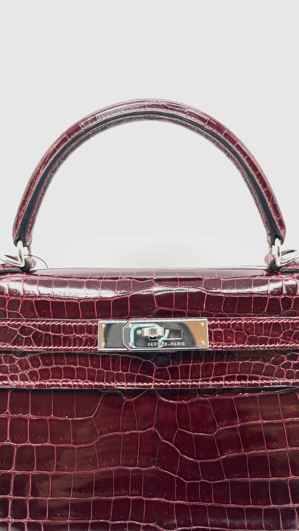 Like New. Hermes Kelly 28 Bordeaux Porosus Croc PHW. H Square 020013|15245