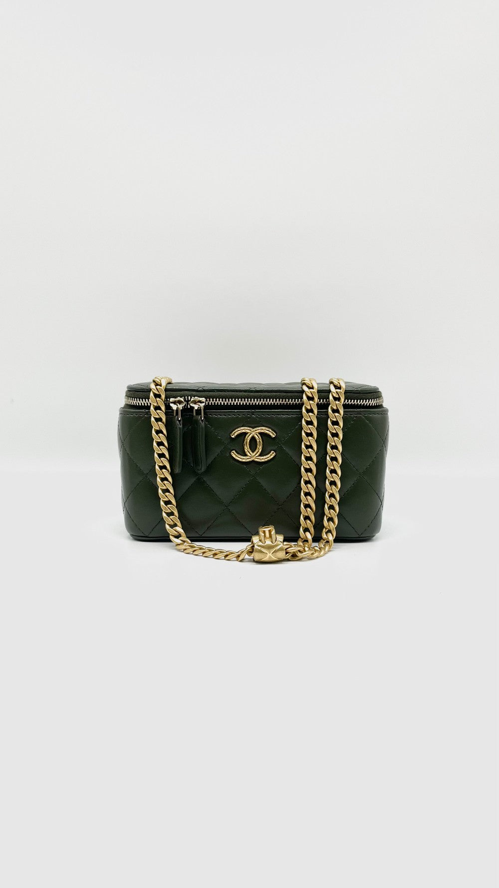 Preowned. Chanel Vanity Pearl Crush Olive Green Calfskin GHW. CL931NNJ|13805