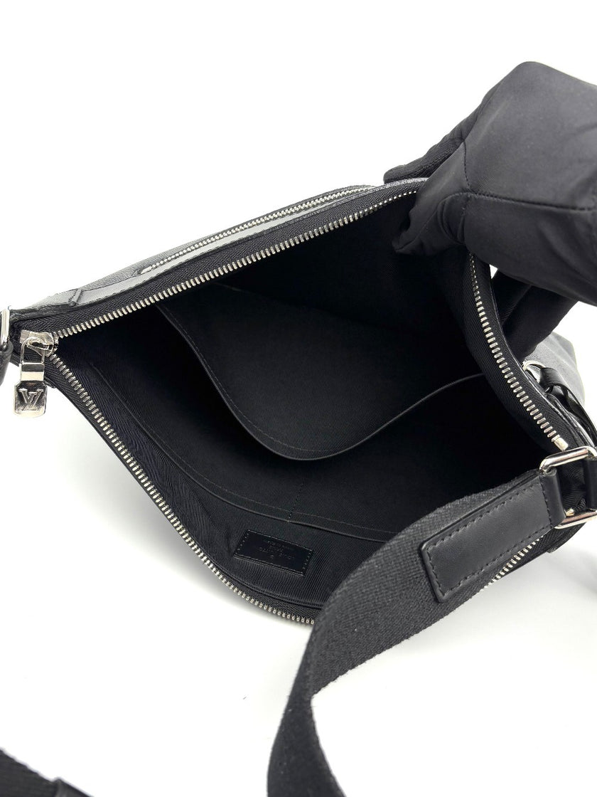 Preowned. LV Mick PM Messenger Graphite. CA2188|8190