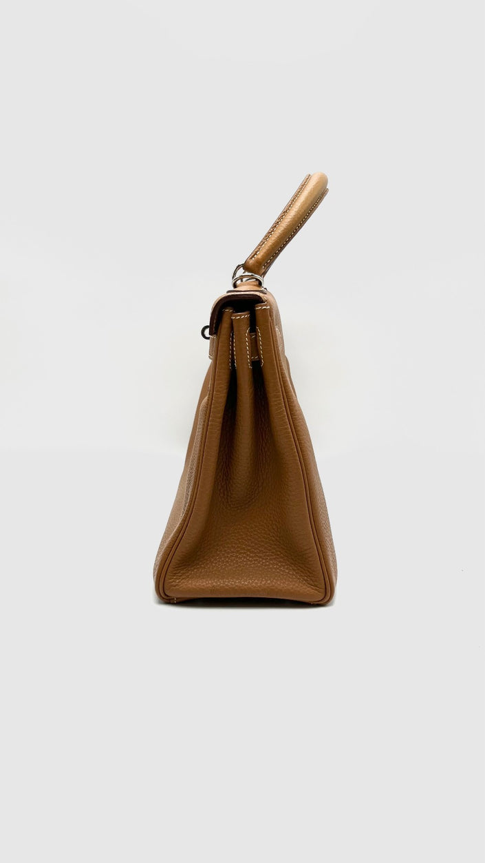 Preowned. Hermes Kelly 28 Gold Togo PHW. Square PN32|15640