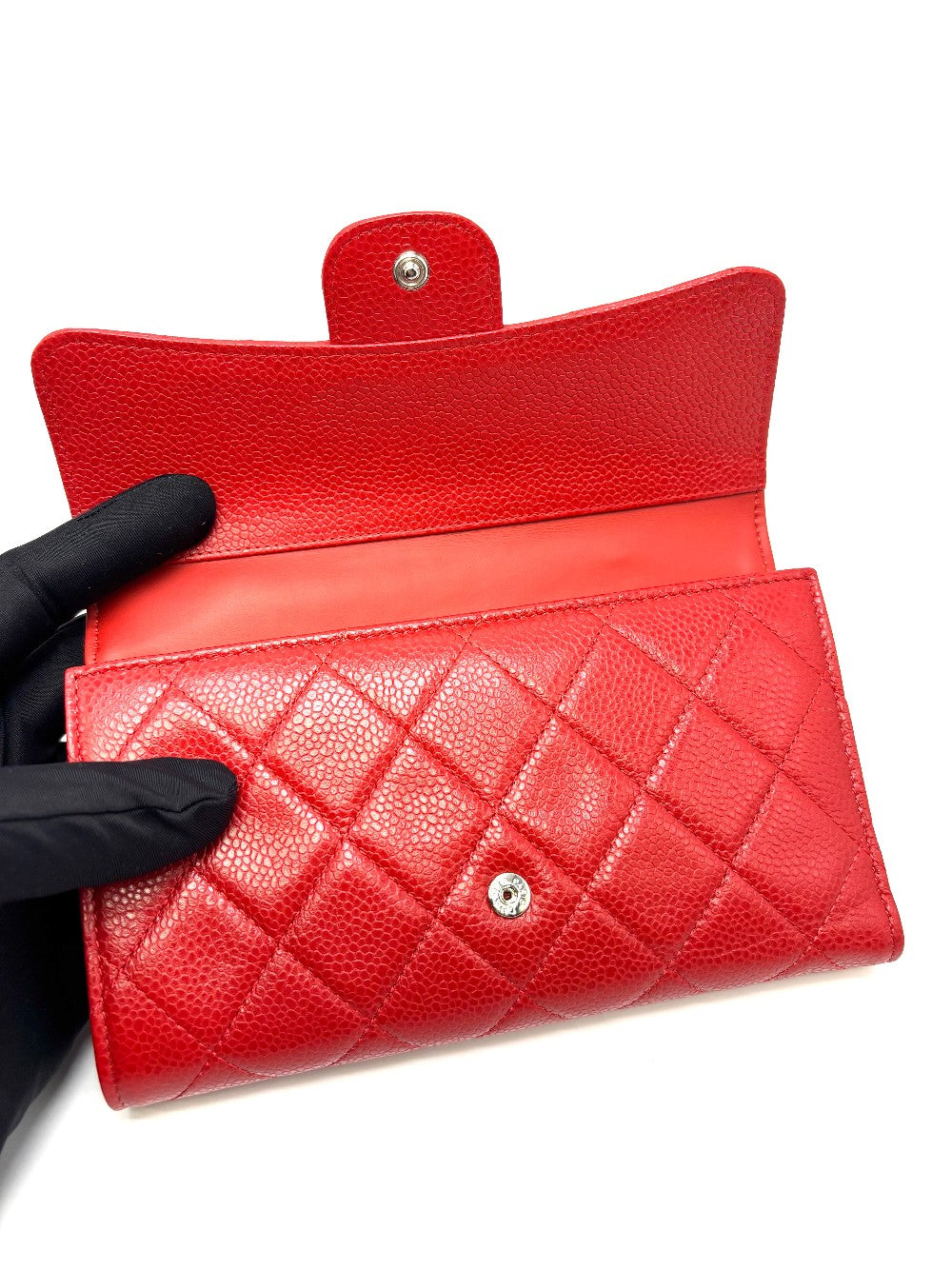 Preowned. Chanel Trifold Red Long Wallet Caviar SHW. 18732120|17973