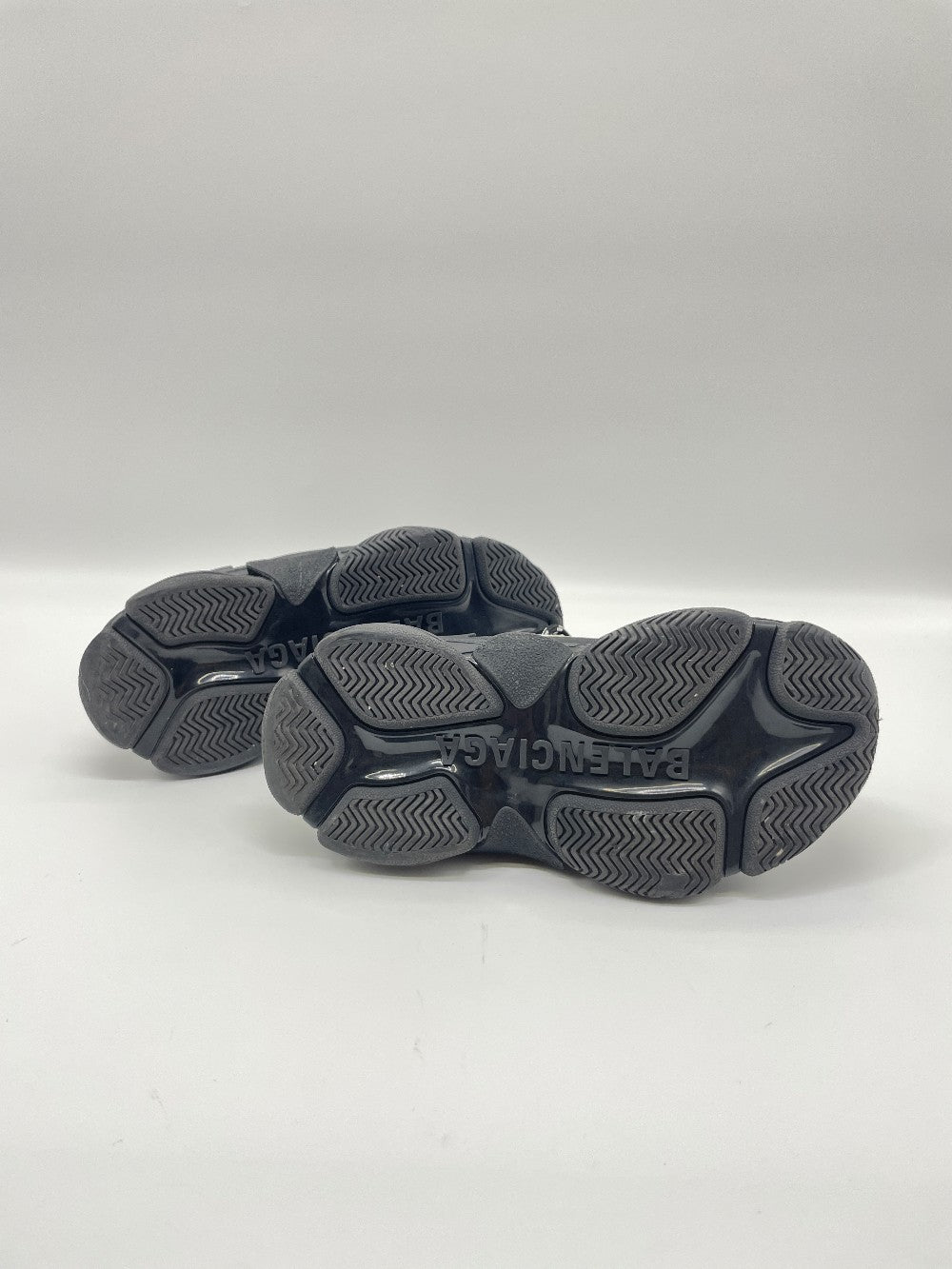 Preowned. Balenciaga x Adidas Triple S Sneakers for Kids Black & White. 29|10288