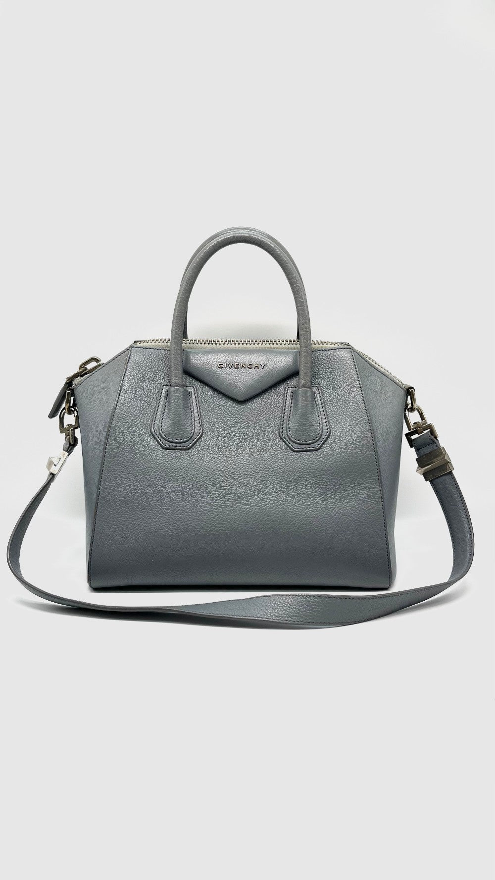 Preowned. Givenchy Antigona Medium Gray SHW. MPB0195|15435