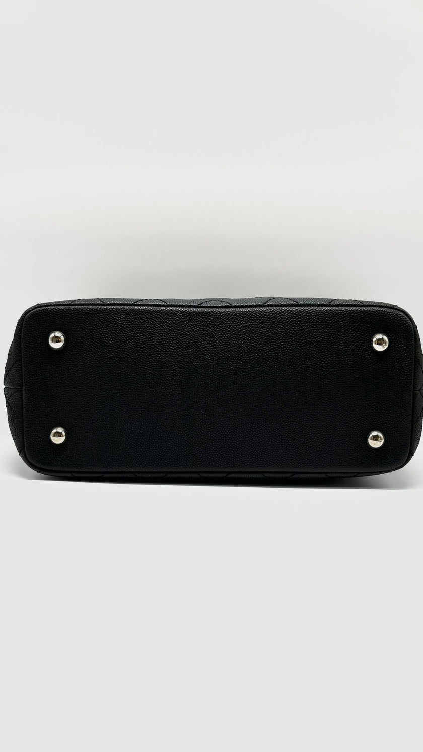 Preowned. Chanel CC Quilted Tote Bag Black Caviar. 20869935|9871