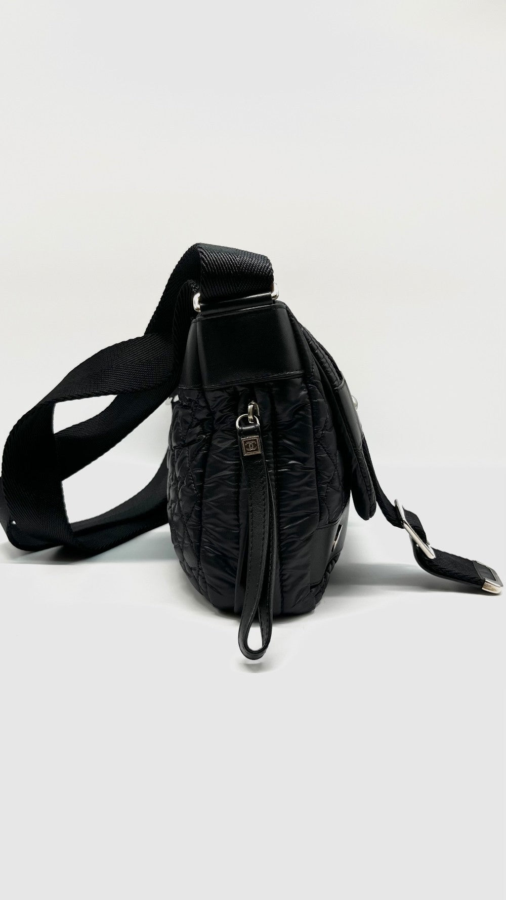 Preowned. Chanel Coco Mark Nylon Messenger Bag Black SHW. 12565863|9865