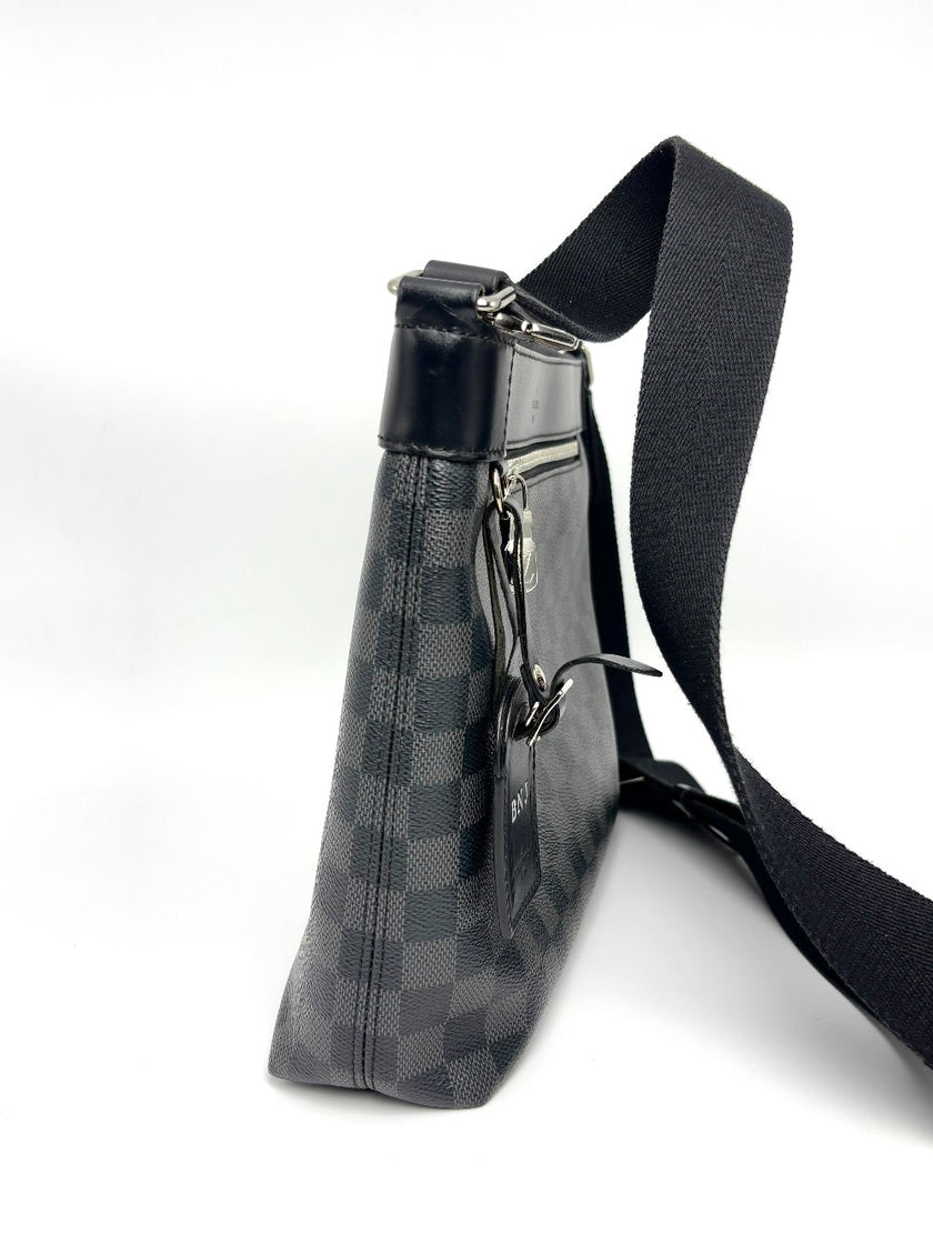 Preowned. LV Mick PM Messenger Graphite. CA2188|8186