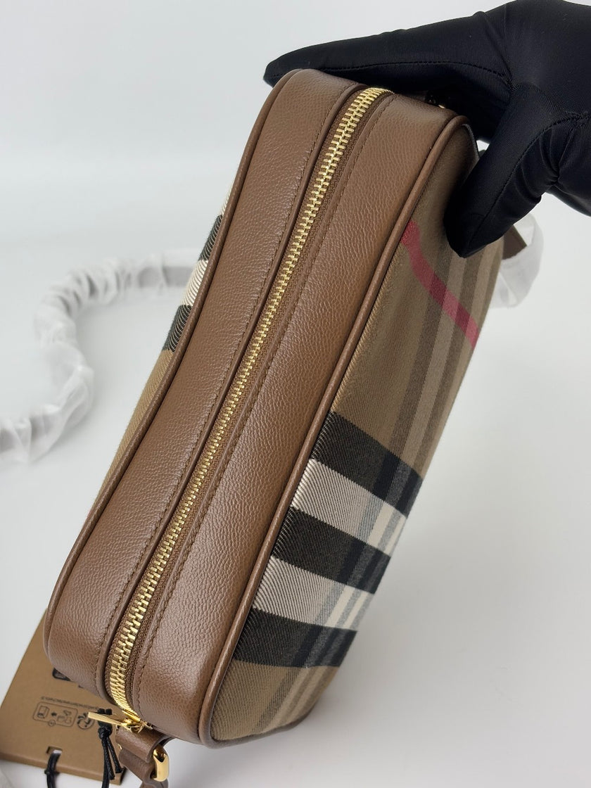 Brand New. Burberry Camera Bag Brown|6346