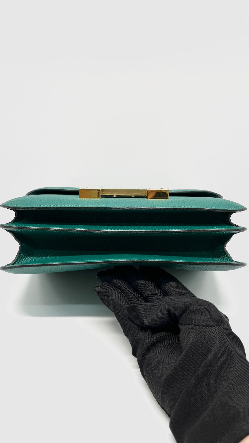 Like New. Hermes Constance 24 Malachite Epsom GHW. AST108FZ|14522