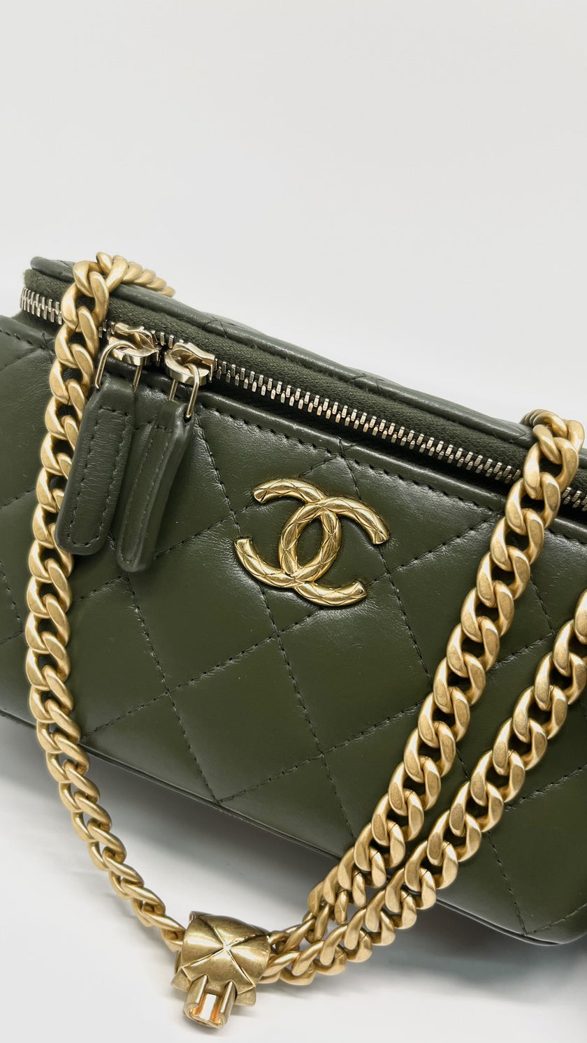 Preowned. Chanel Vanity Pearl Crush Olive Green Calfskin GHW. CL931NNJ|13807