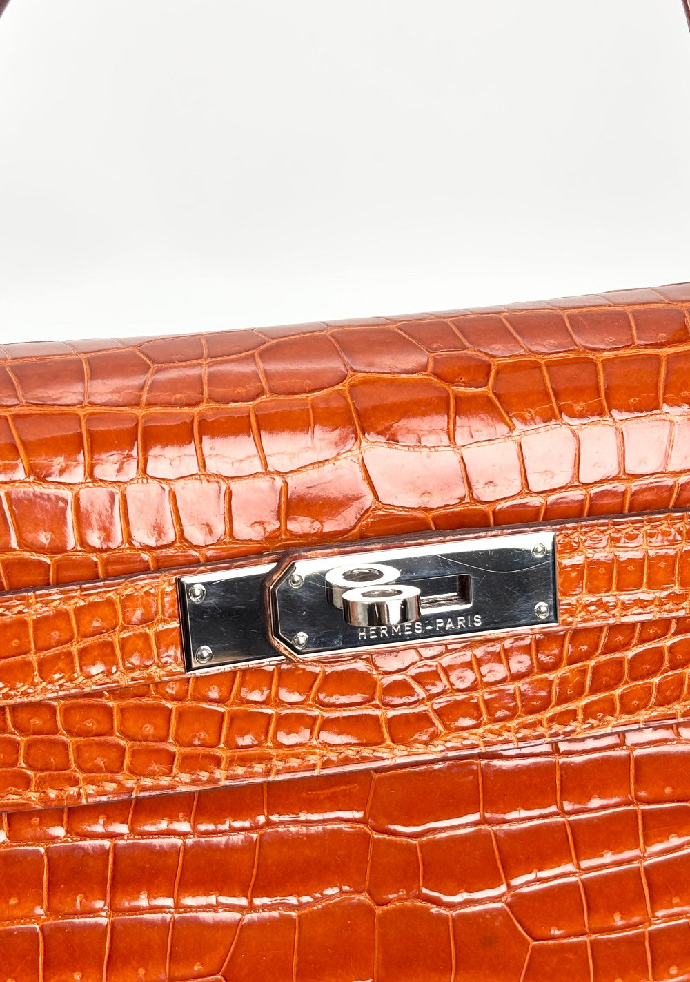 Preowned. Hermes Kelly 28 Alligator Orange. H02509|3434