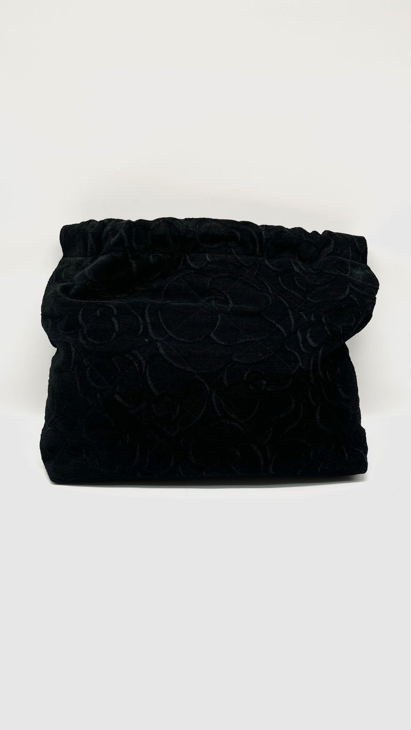 Preowned. Chanel 22 Black Velvet GHW. H2NHEX5L|10884