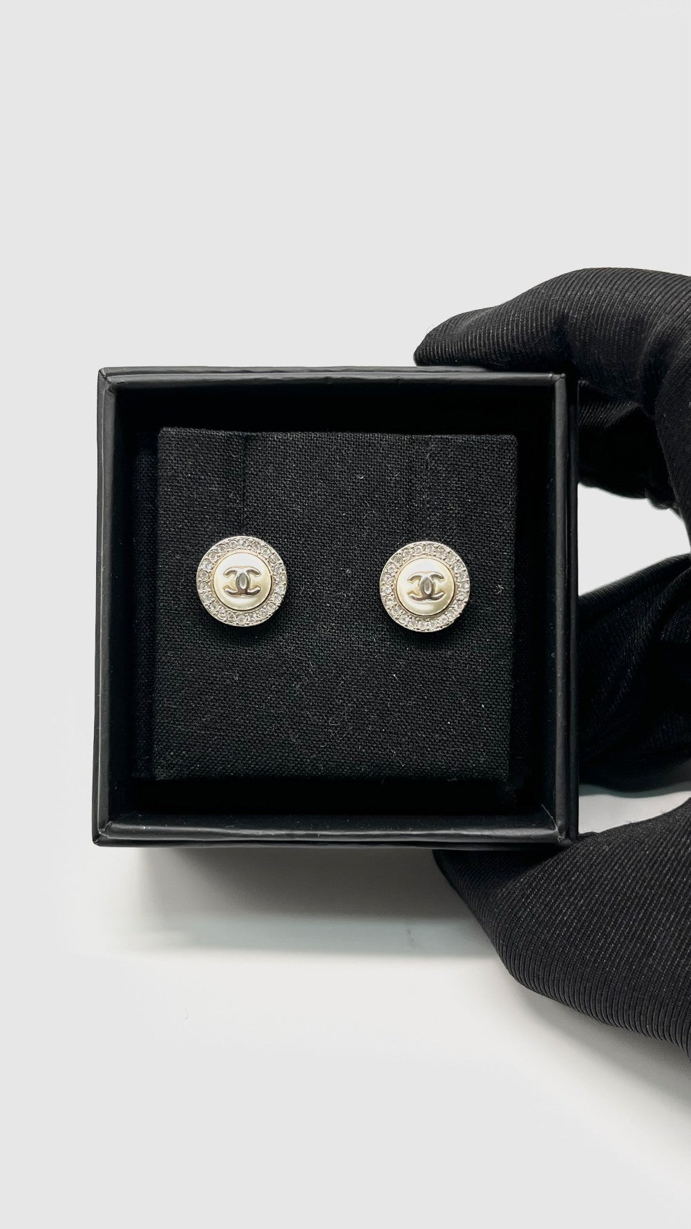 Brand New. Chanel CC Round Pearl Crystal Stud Earrings|8808