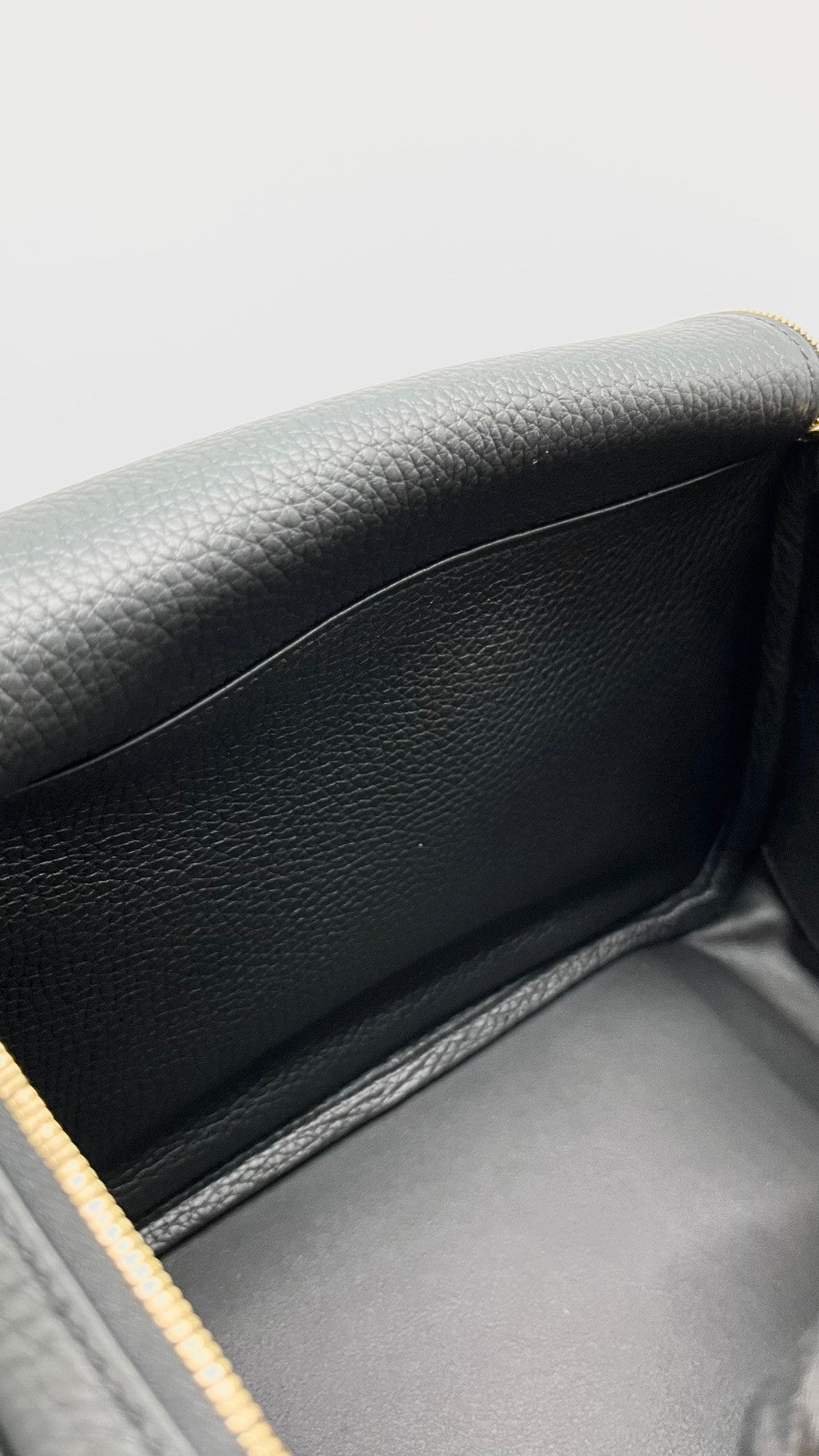 Brand New. Hermes Lindy 26 Black Togo GHW. KMM984DD|10242