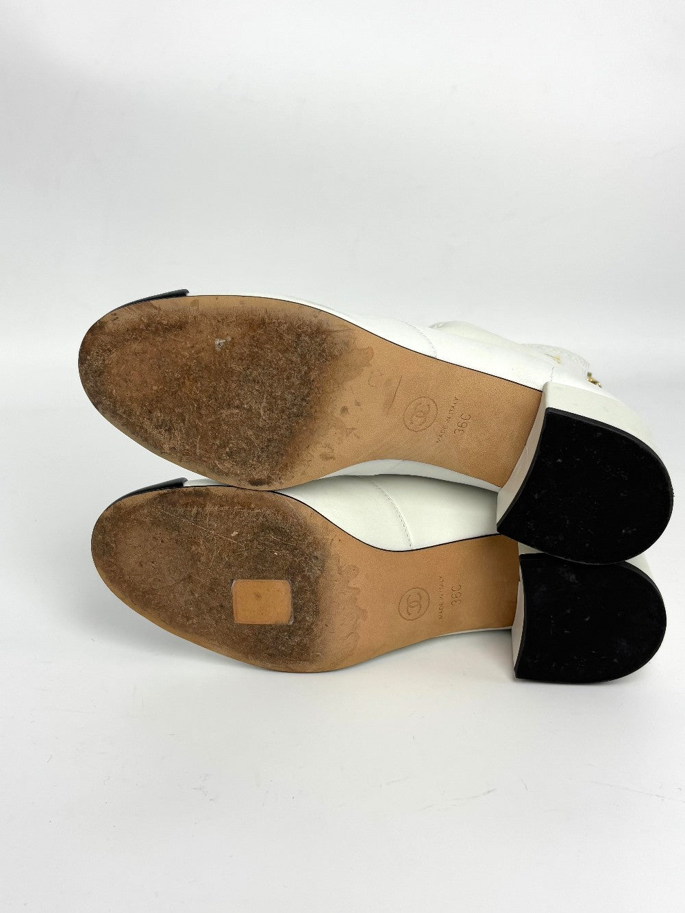 Preowned. Chanel Boots White. 36|8355